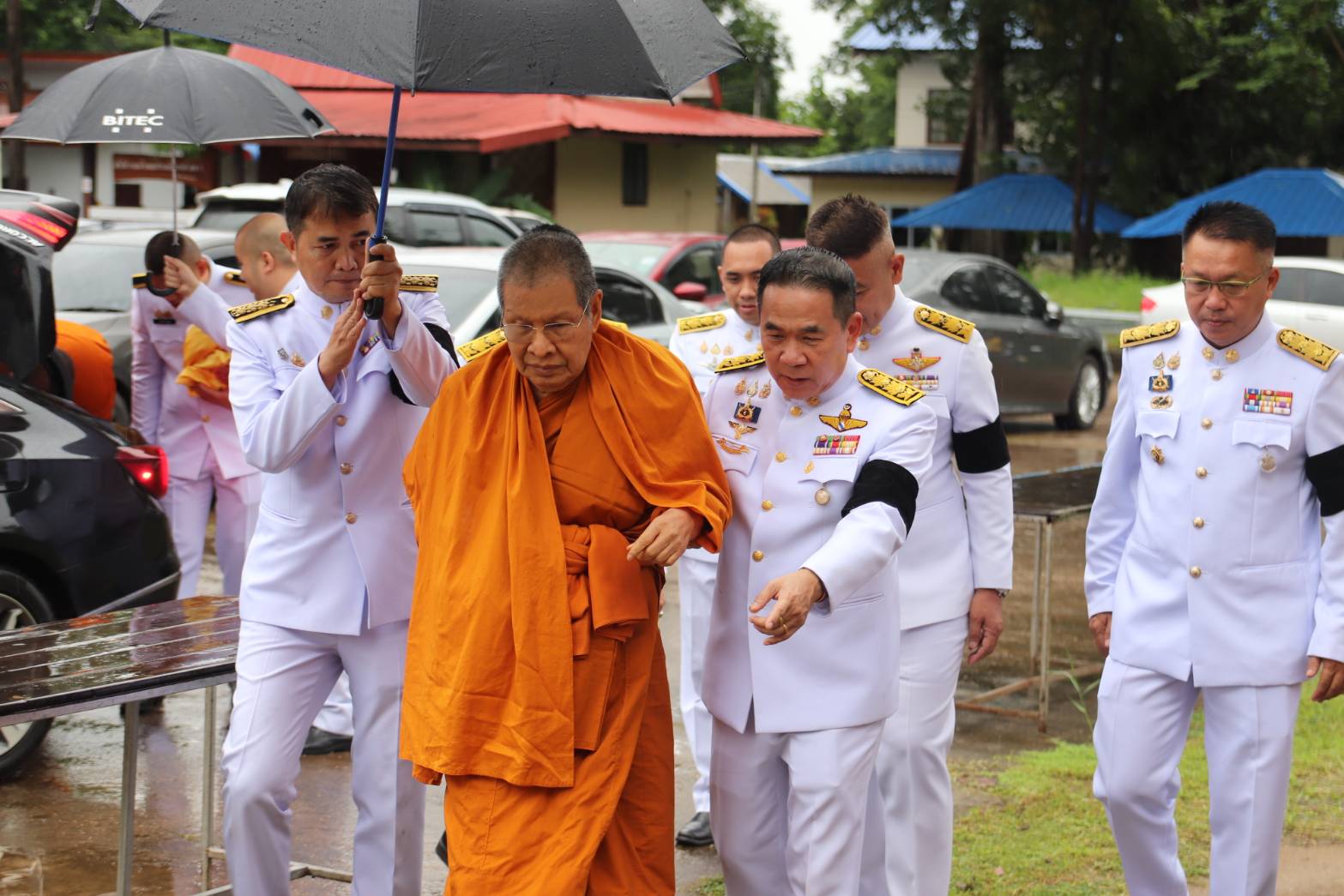title - พิธีตักบาตรพระสงฆ์ 75 รูป เฉลิมพระเกียรติ เนื่องในโอกาสมหามงคลเฉลิมพระชนมพรรษา 28 กรกฎาคม 2569